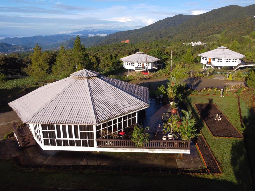 Sweeping Mountain View Retreat